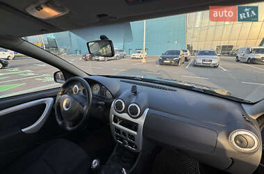 Хэтчбек Dacia Sandero 2010 в 
