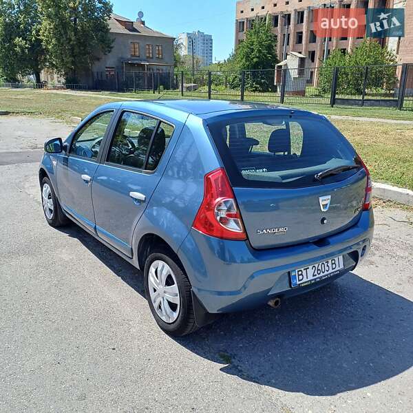 Хэтчбек Dacia Sandero 2008 в Харькове