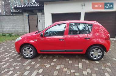Хетчбек Dacia Sandero 2009 в Чернігові