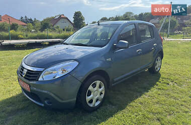 Хетчбек Dacia Sandero 2008 в Володимирі