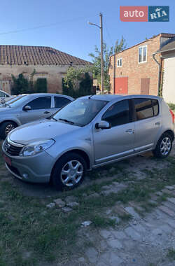Хетчбек Dacia Sandero 2009 в Ромнах