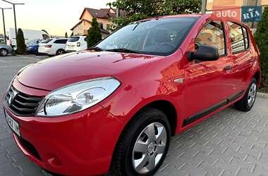Хэтчбек Dacia Sandero 2009 в Виннице