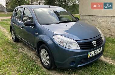 Хэтчбек Dacia Sandero 2008 в Берегово