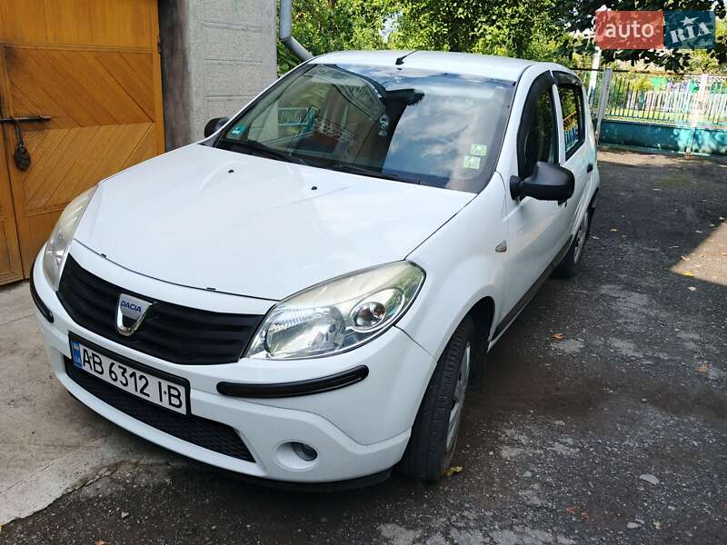 Хетчбек Dacia Sandero 2009 в 