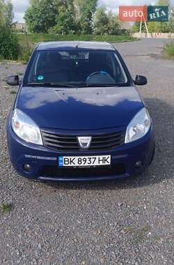 Хэтчбек Dacia Sandero 2009 в Костополе