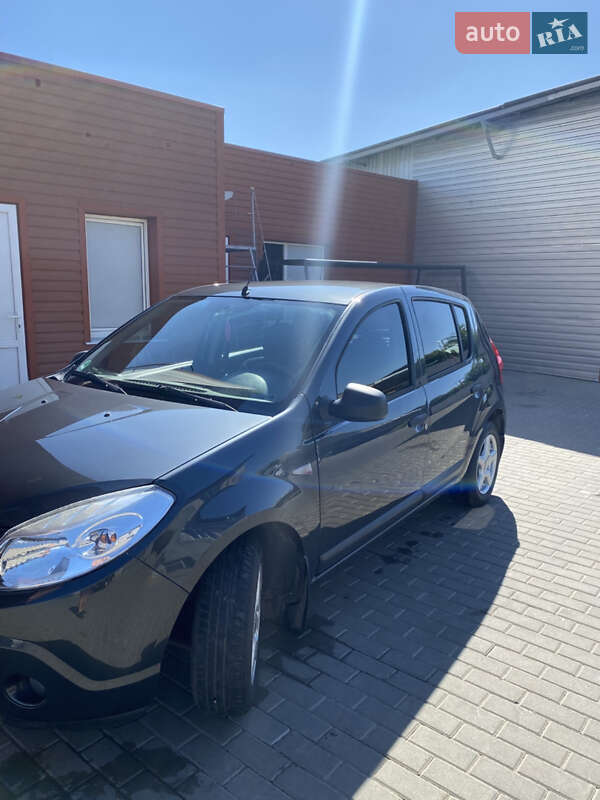 Хэтчбек Dacia Sandero 2009 в Сумах