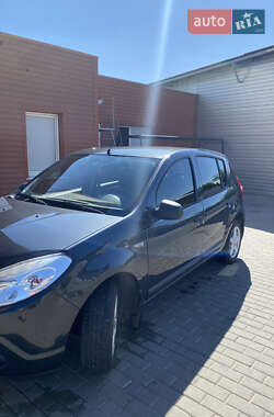 Хэтчбек Dacia Sandero 2009 в 
