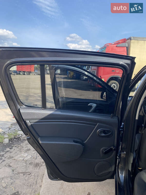 Хэтчбек Dacia Sandero 2009 в Сумах