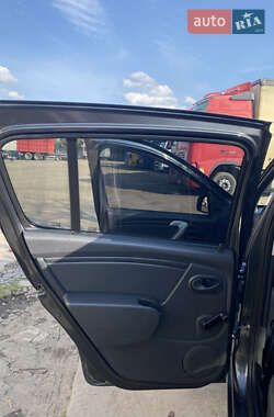 Хэтчбек Dacia Sandero 2009 в 