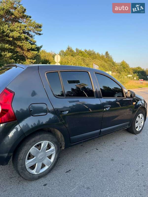 Хетчбек Dacia Sandero 2009 в Східниці
