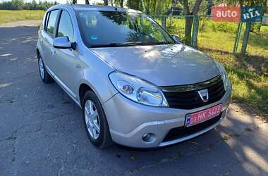 Хетчбек Dacia Sandero 2009 в Луцьку