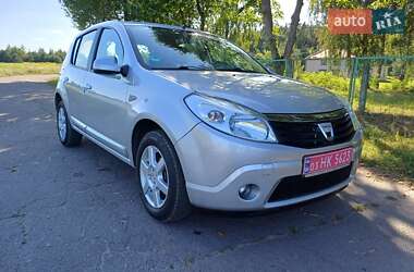 Хэтчбек Dacia Sandero 2009 в Луцке