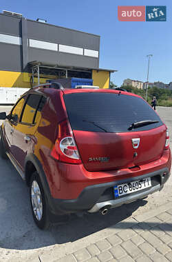 Хэтчбек Dacia Sandero 2010 в 