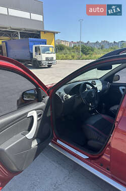 Хэтчбек Dacia Sandero 2010 в 