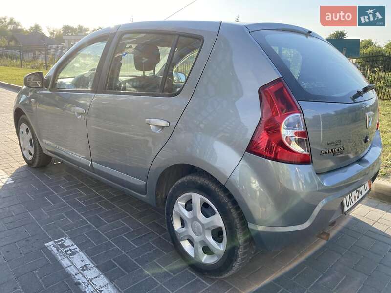 Хэтчбек Dacia Sandero 2009 в Ивано-Франковске