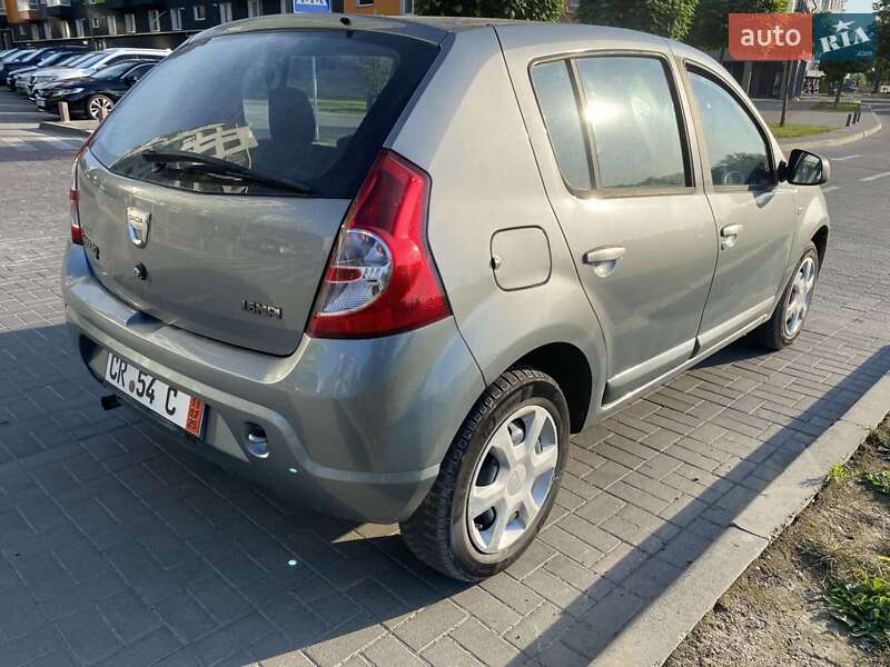 Хэтчбек Dacia Sandero 2009 в Ивано-Франковске