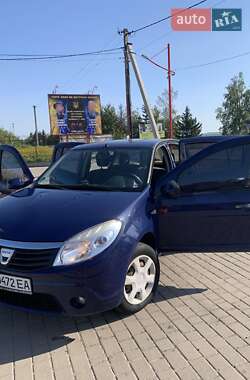 Хэтчбек Dacia Sandero 2009 в Отынии