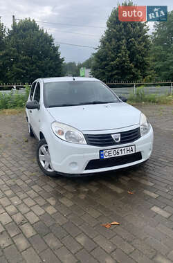 Хэтчбек Dacia Sandero 2010 в Черновцах