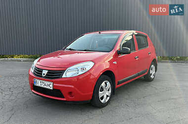 Хэтчбек Dacia Sandero 2010 в Полтаве