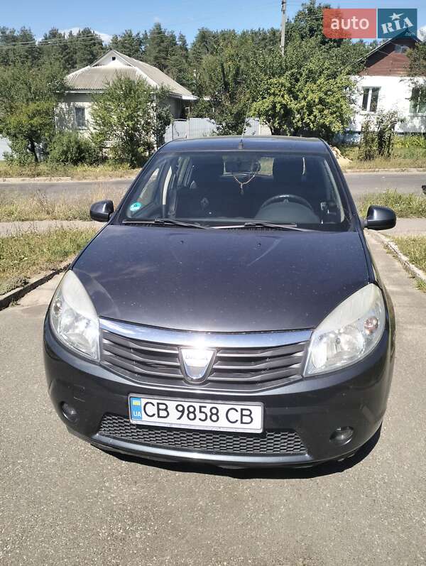 Хэтчбек Dacia Sandero 2008 в 