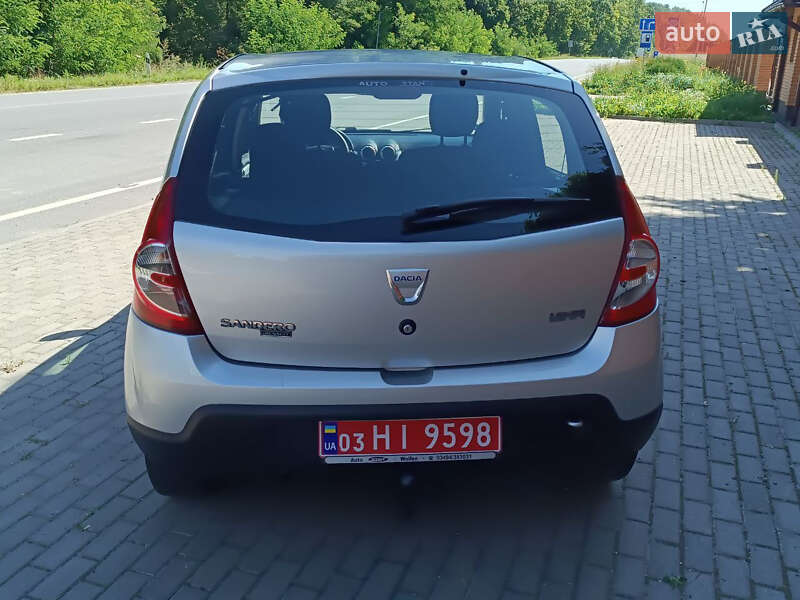 Хэтчбек Dacia Sandero 2009 в Красилове
