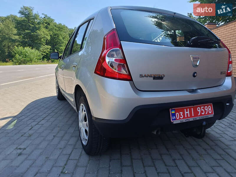 Хэтчбек Dacia Sandero 2009 в Красилове