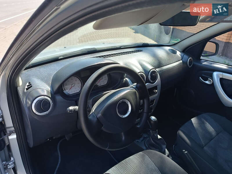 Хэтчбек Dacia Sandero 2009 в Красилове