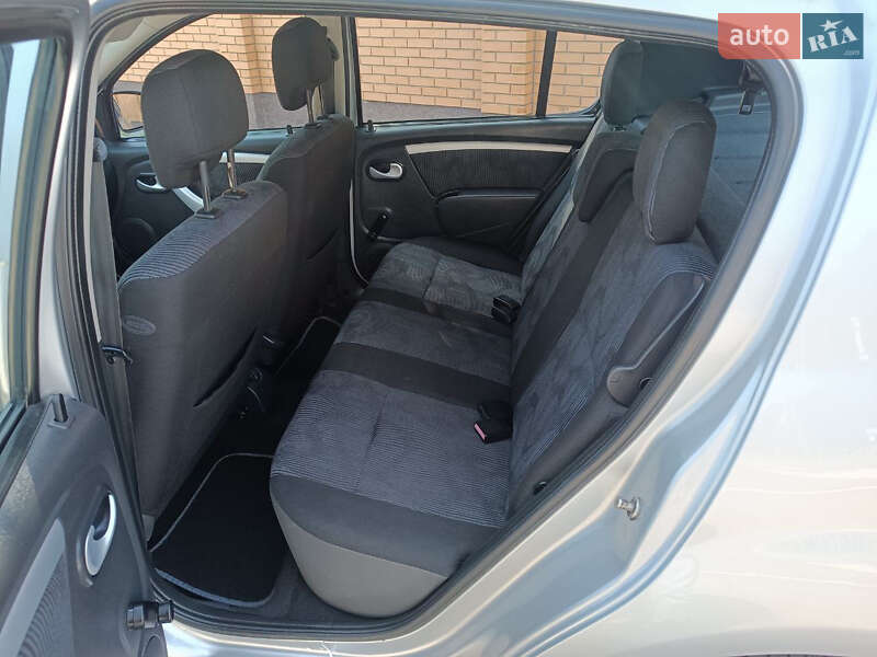 Хэтчбек Dacia Sandero 2009 в Красилове