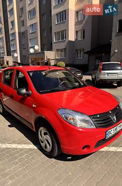 Хэтчбек Dacia Sandero 2012 в 
