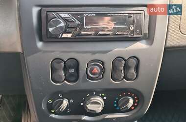 Хетчбек Dacia Sandero 2009 в  фото 25 Хетчбек Dacia Sandero 2009 в
