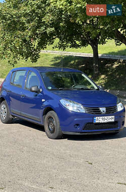 Хэтчбек Dacia Sandero 2009 в Ровно