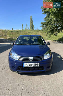 Хэтчбек Dacia Sandero 2009 в 