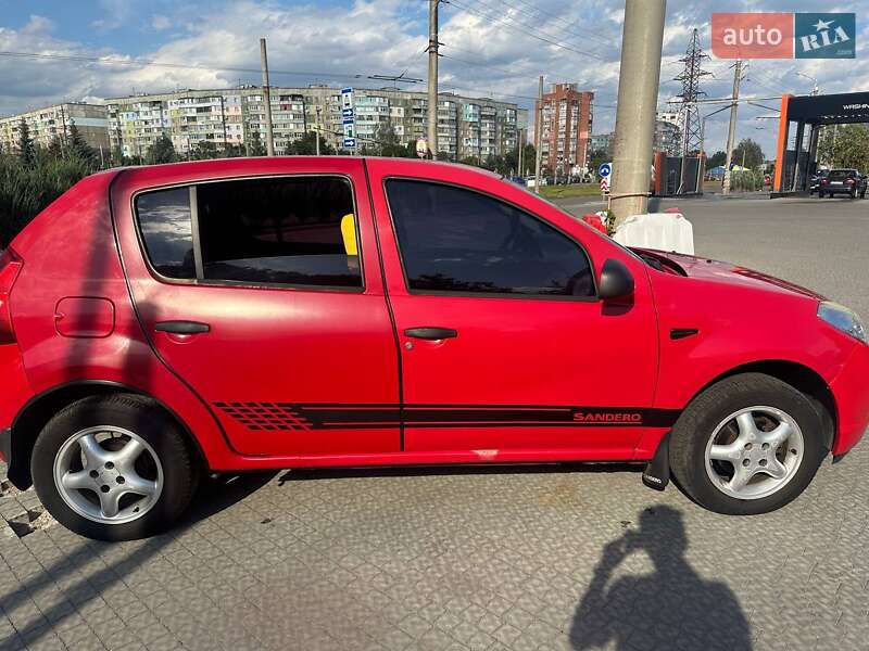 Хэтчбек Dacia Sandero 2009 в Полтаве