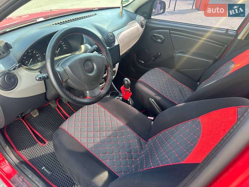 Хэтчбек Dacia Sandero 2009 в Полтаве