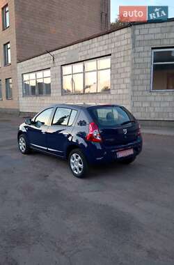 Хэтчбек Dacia Sandero 2009 в 