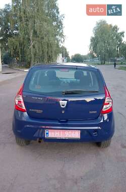 Хэтчбек Dacia Sandero 2009 в 
