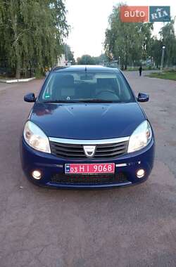 Хэтчбек Dacia Sandero 2009 в 