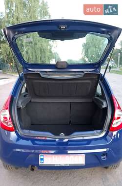Хэтчбек Dacia Sandero 2009 в 