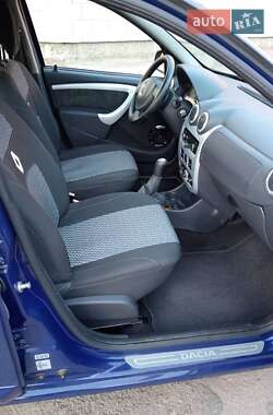 Хэтчбек Dacia Sandero 2009 в 
