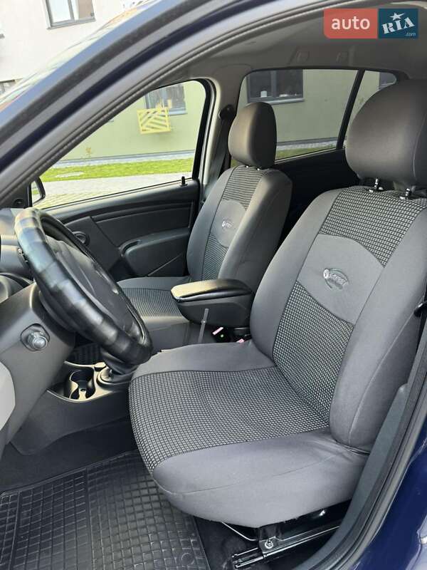 Хетчбек Dacia Sandero 2010 в Рівному