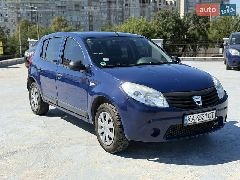 Хетчбек Dacia Sandero 2009 в Києві