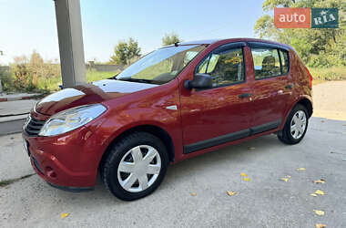 Хэтчбек Dacia Sandero 2012 в Сокирянах