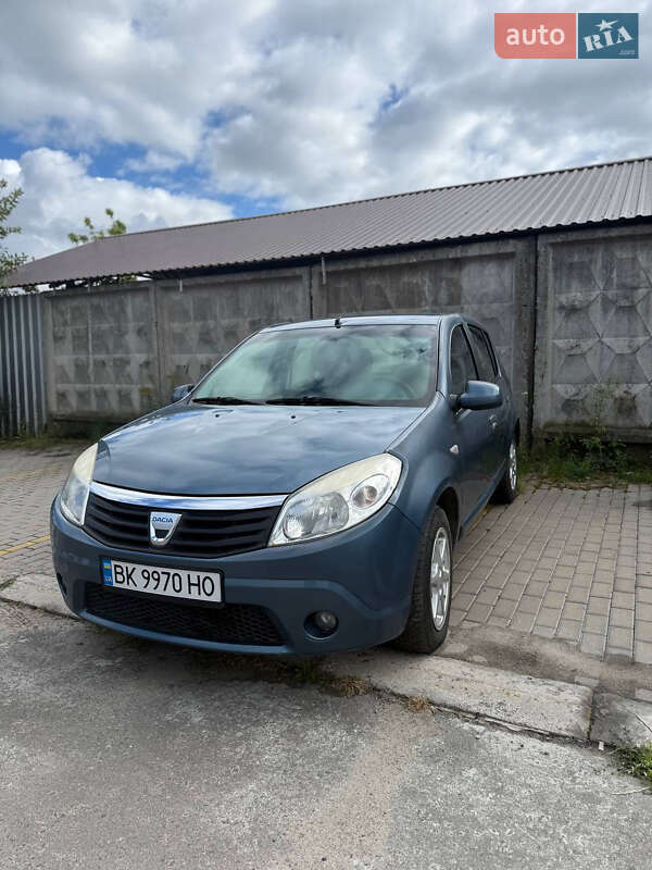 Хэтчбек Dacia Sandero 2008 в 