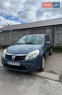 Хэтчбек Dacia Sandero 2008 в 