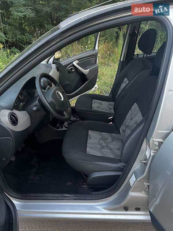 Хетчбек Dacia Sandero 2008 в Чернігові