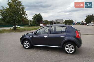 Хетчбек Dacia Sandero 2010 в Полтаві