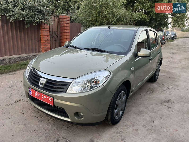 Хетчбек Dacia Sandero 2008 в Охтирці