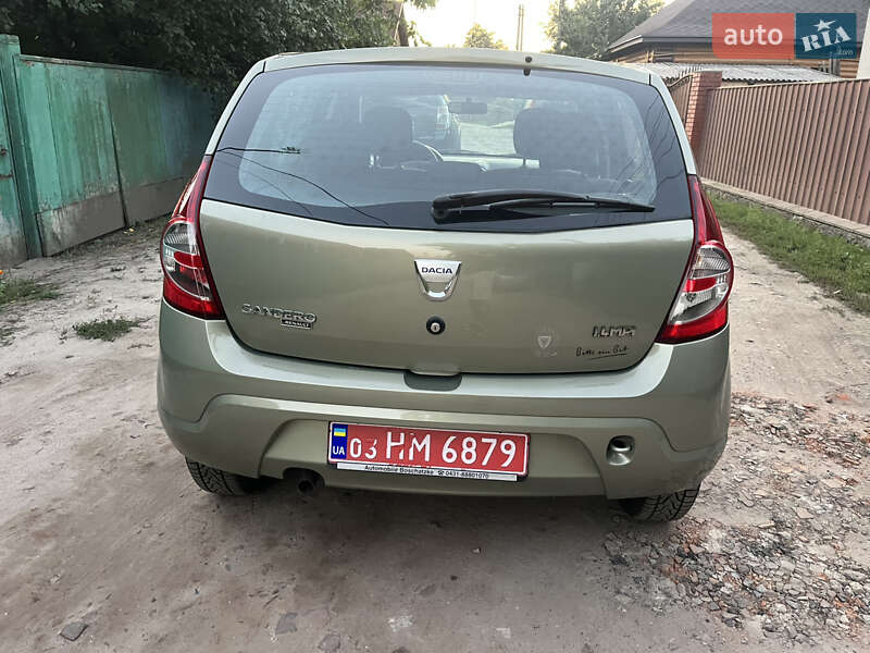Хетчбек Dacia Sandero 2008 в Охтирці