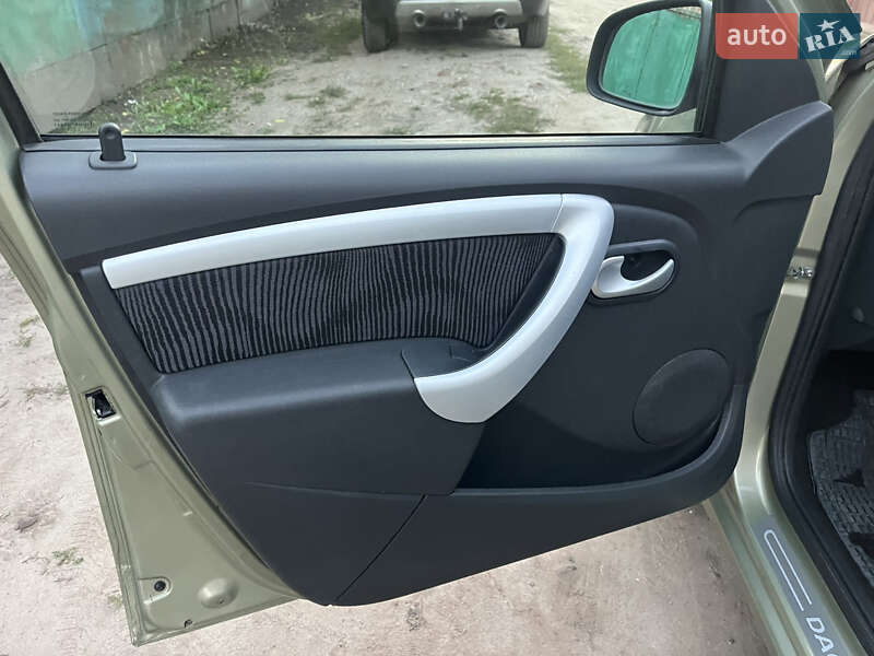 Хетчбек Dacia Sandero 2008 в Охтирці