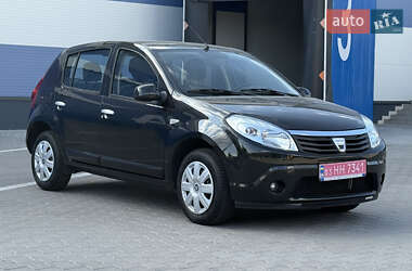 Хэтчбек Dacia Sandero 2012 в Ровно